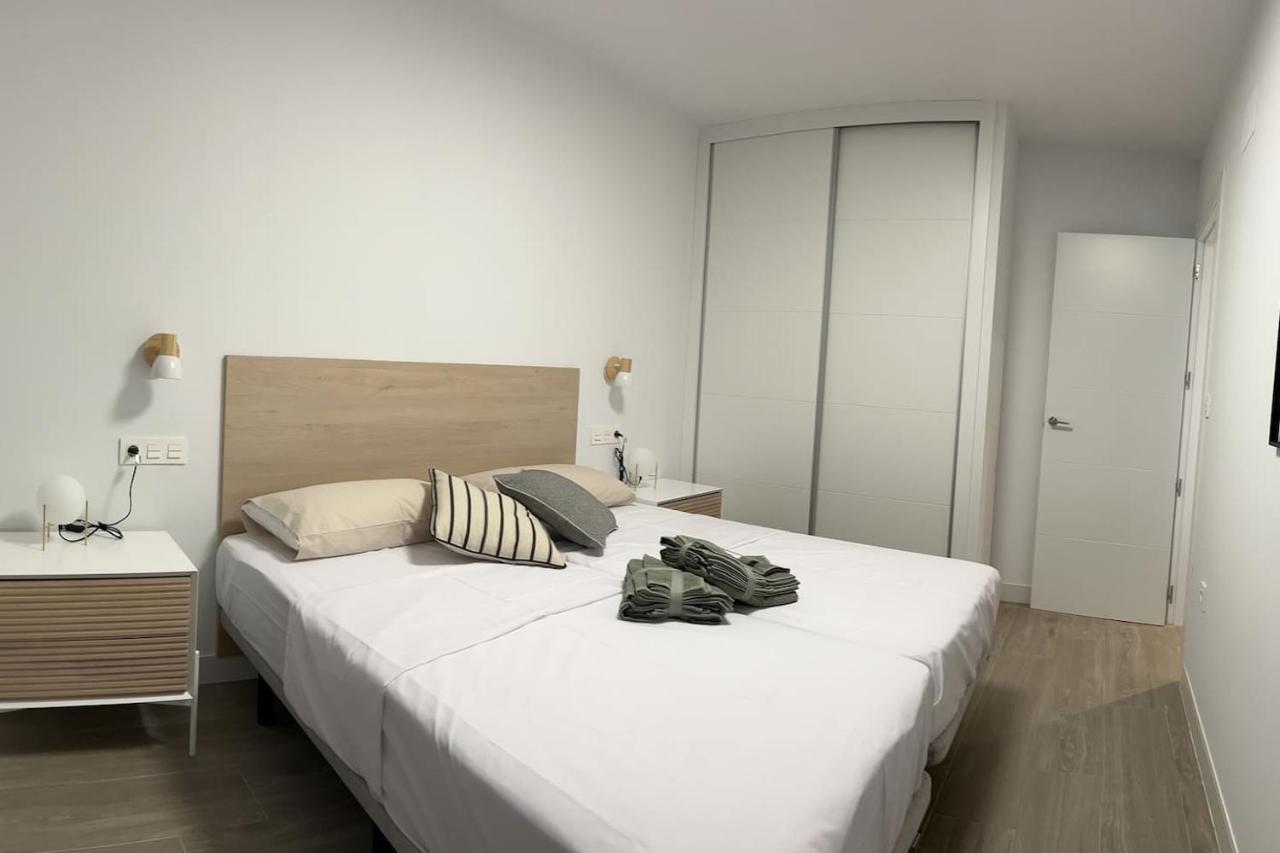 Apartamentos Breton 17 Suite Familiar Alicante Bagian luar foto