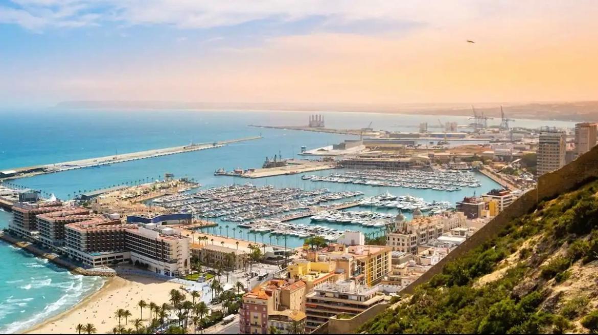 Apartamentos Breton 17 Suite Familiar Alicante Bagian luar foto